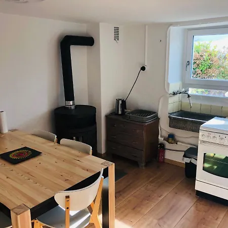 Le 13, Charmant De 2 Pieces A شقة