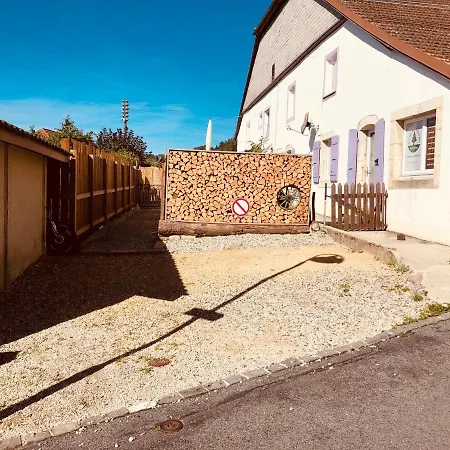 Le 13, Charmant De 2 Pieces A