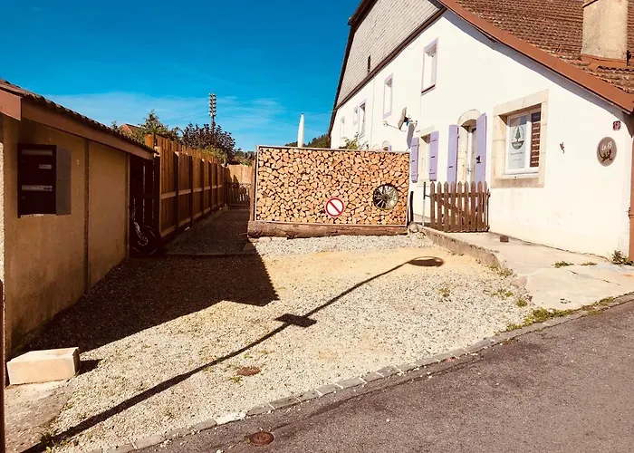 Le 13, Charmant De 2 Pieces A