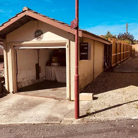 Le 13, Charmant De 2 Pièces à Lignerolle