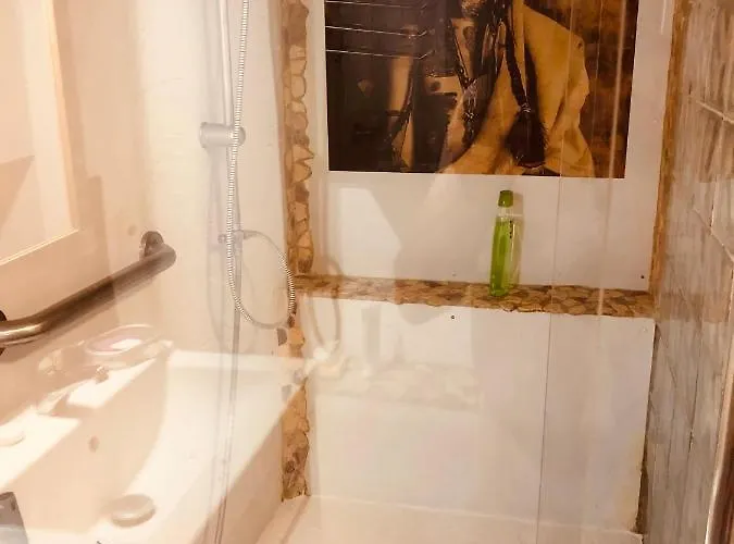 Le 13, Charmant De 2 Pièces à *